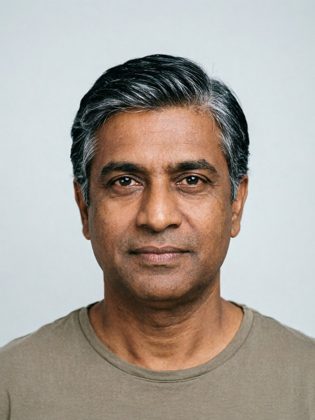 Arjun wig on a model