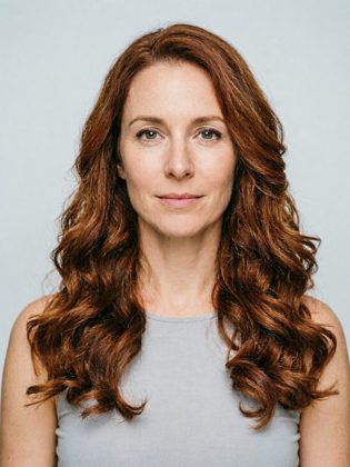Rosa wig on a model