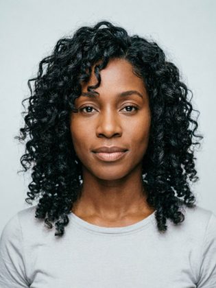 Zuri wig on a model